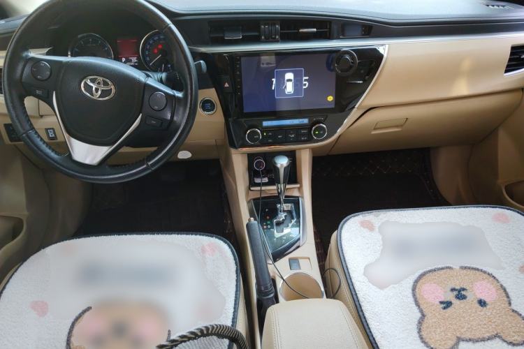 Used Toyota Corolla 2014 1.6L CVT GLX-i Center Console