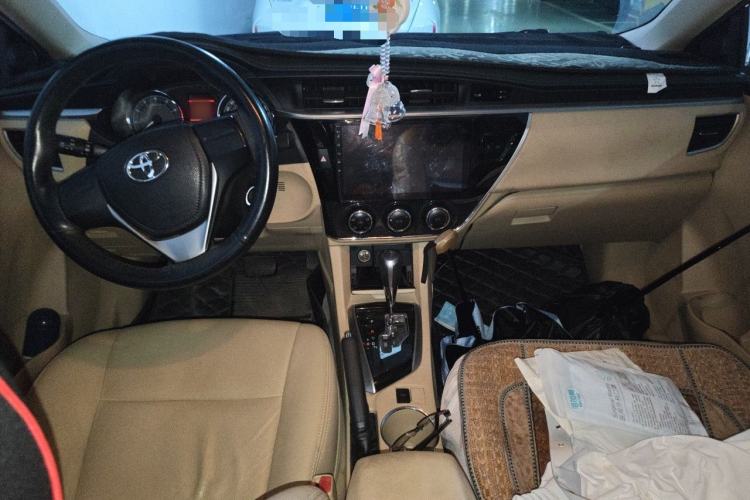 Used Toyota Corolla 2014 1.6L CVT GL-i Center Console