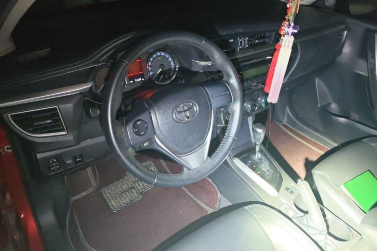 Used Toyota Corolla 2014 1.6L CVT GL-i Leather Edition Center Console