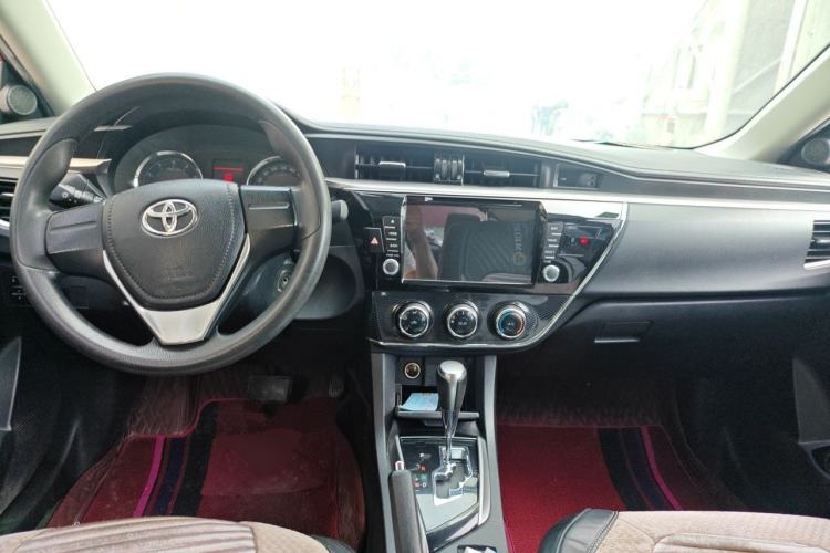 Used Toyota Corolla 2014 1.6L CVT GL-i Center Console