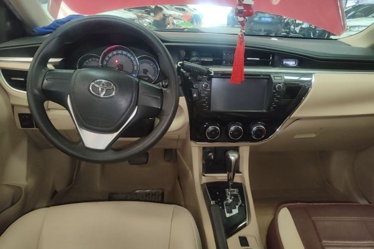 Used Toyota Corolla 2014 1.6L CVT GL Center Console