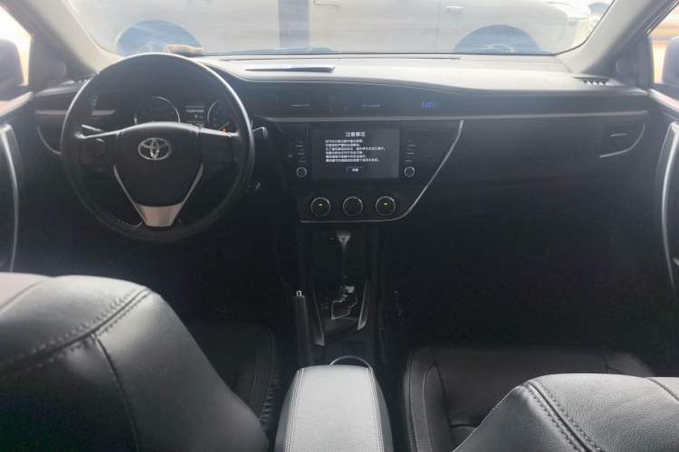 Used Toyota Corolla 2014 1.6L CVT GL-i Leather Edition Center Console