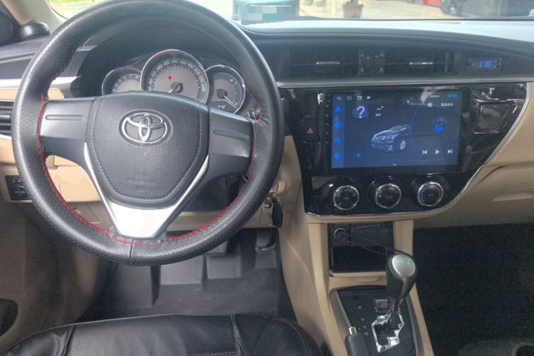 Used Toyota Corolla 2014 1.6L CVT GL Center Console