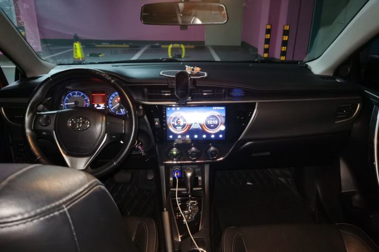 Used Toyota Corolla 2014 1.6L CVT GL-i Leather Edition Center Console