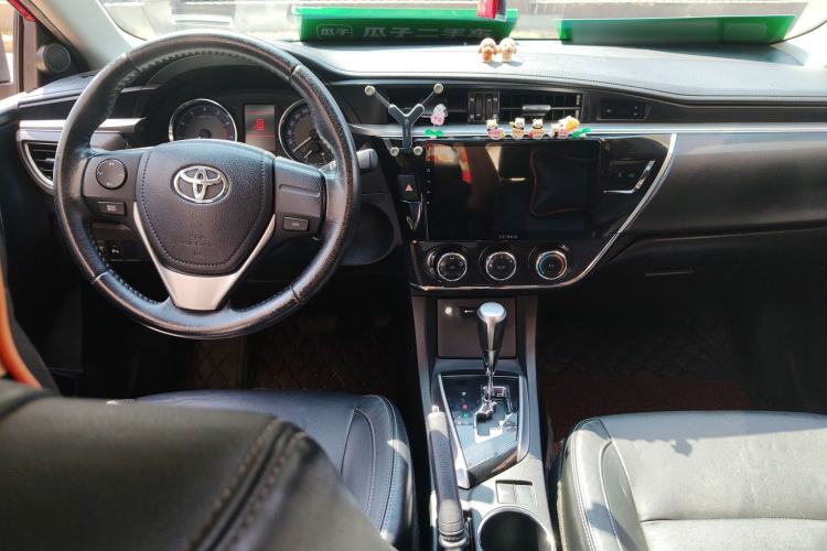 Used Toyota Corolla 2014 1.6L CVT GL-i Leather Edition Center Console