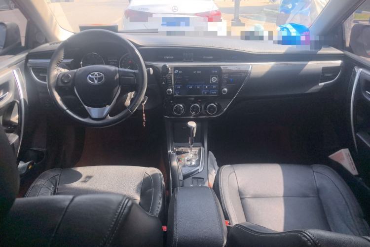 Used Toyota Corolla 2014 1.6L CVT GL-i Leather Edition Center Console