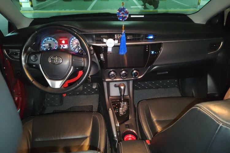 Used Toyota Corolla 2014 1.6L CVT GL-i Leather Edition Center Console