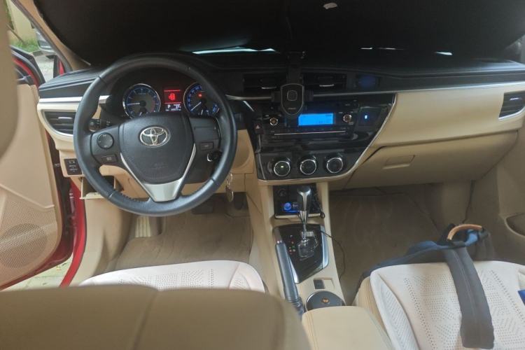 Used Toyota Corolla 2014 1.6L CVT GL-i Leather Edition Center Console