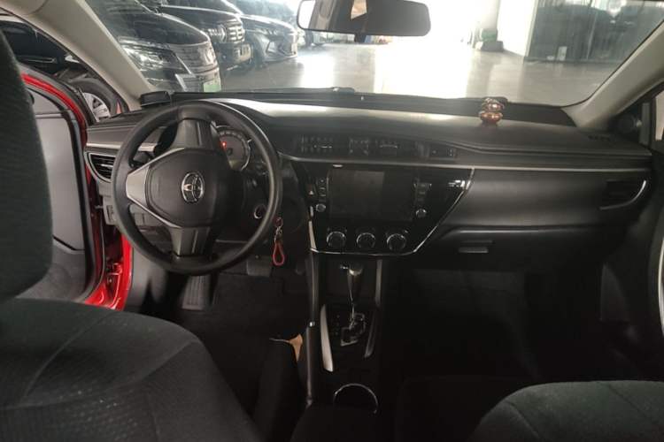 Used Toyota Corolla 2014 1.6L CVT GL Center Console