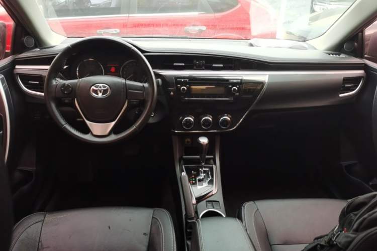 Used Toyota Corolla 2014 1.6L CVT GL-i Leather Edition Center Console