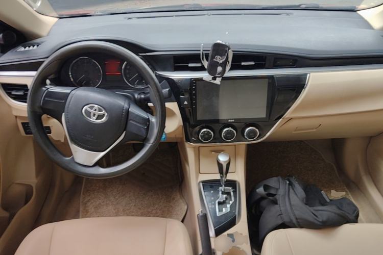 Used Toyota Corolla 2014 1.6L CVT GL-i Center Console