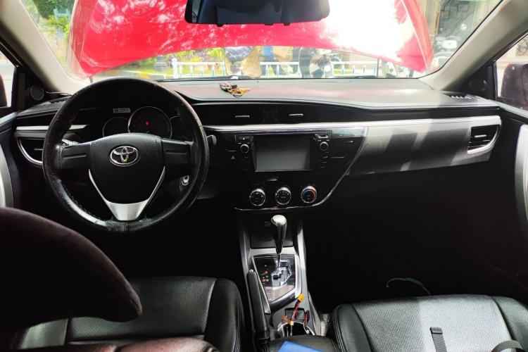 Used Toyota Corolla 2014 1.6L CVT GL Center Console