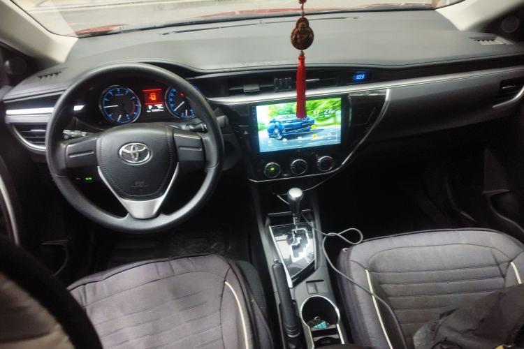 Used Toyota Corolla 2014 1.6L CVT GL-i Center Console