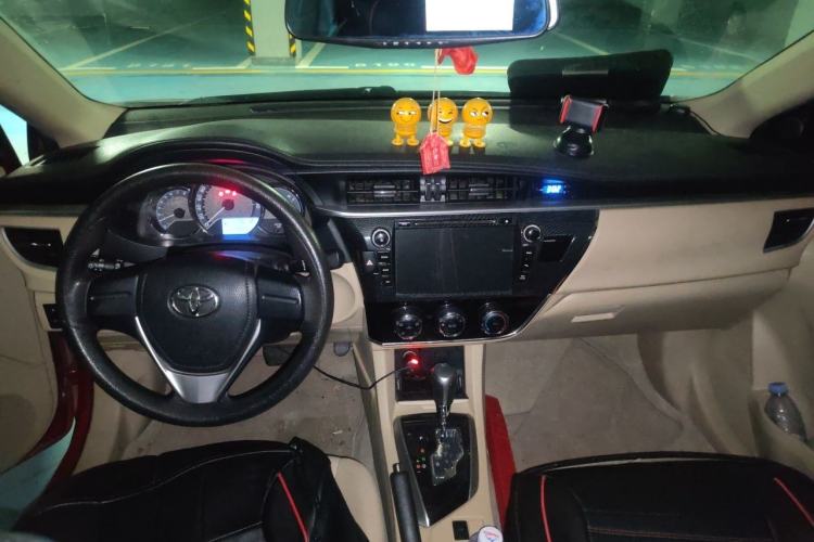 Used Toyota Corolla 2014 1.6L CVT GL Center Console