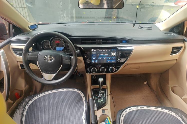 Used Toyota Corolla 2014 1.6L CVT GL Center Console