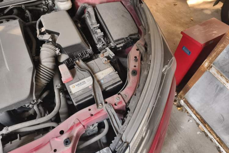Used Toyota Corolla 2014 1.6L CVT GL-i Engine Bay Left