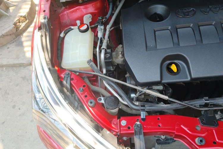 Used Toyota Corolla 2014 1.6L CVT GLX-i Engine Bay Right