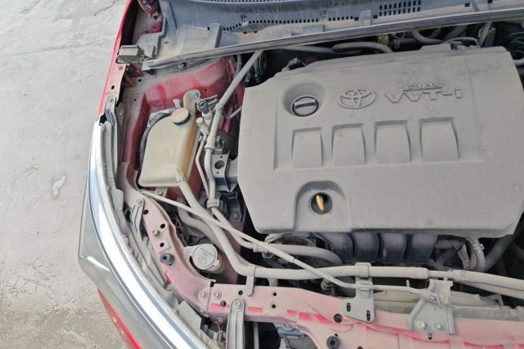 Used Toyota Corolla 2014 1.6L CVT GL-i Engine Bay Right