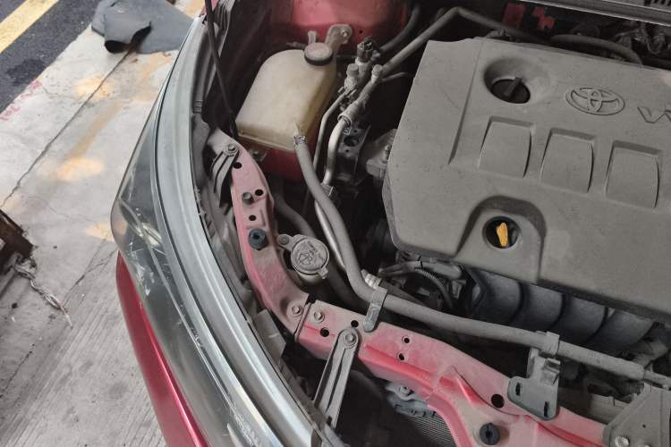 Used Toyota Corolla 2014 1.6L CVT GL-i Engine Bay Right