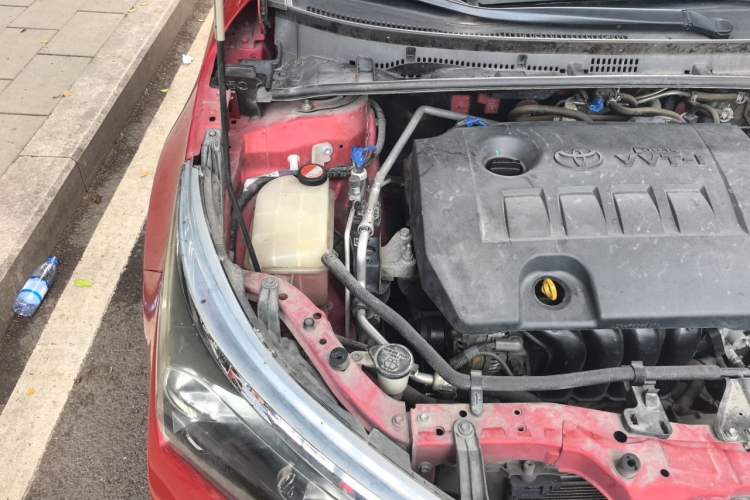 Used Toyota Corolla 2014 1.6L CVT GL Engine Bay Right