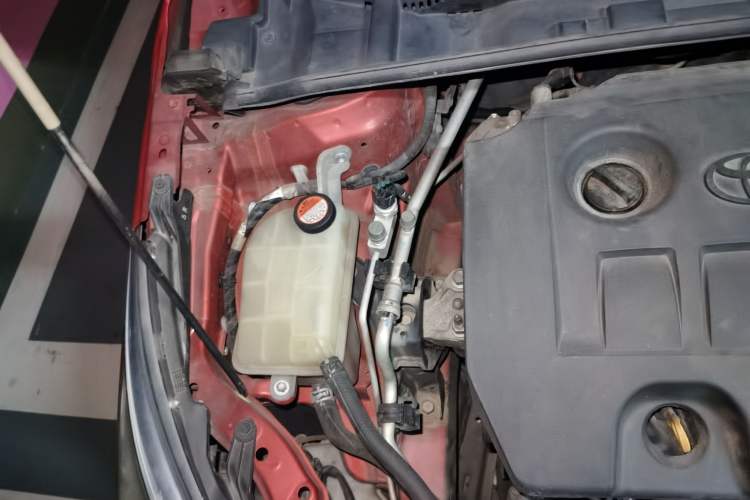 Used Toyota Corolla 2014 1.6L CVT GL-i Leather Edition Engine Bay Right