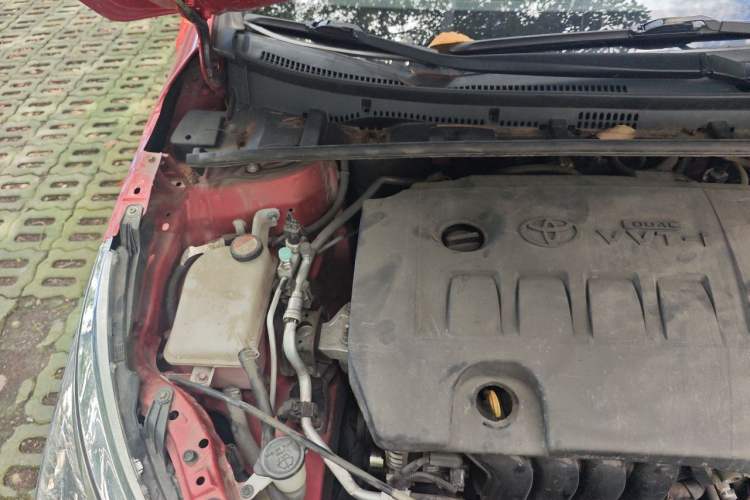 Used Toyota Corolla 2014 1.6L CVT GL Engine Bay Right