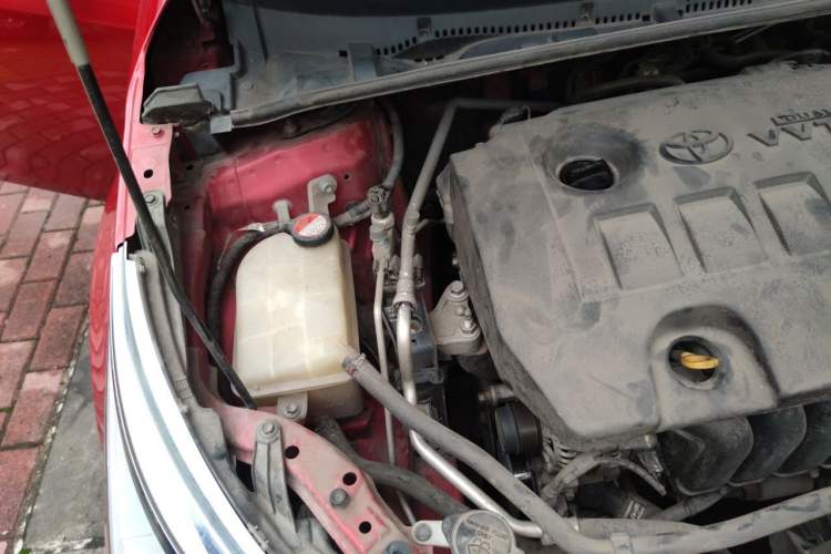 Used Toyota Corolla 2014 1.6L CVT GL Engine Bay Right