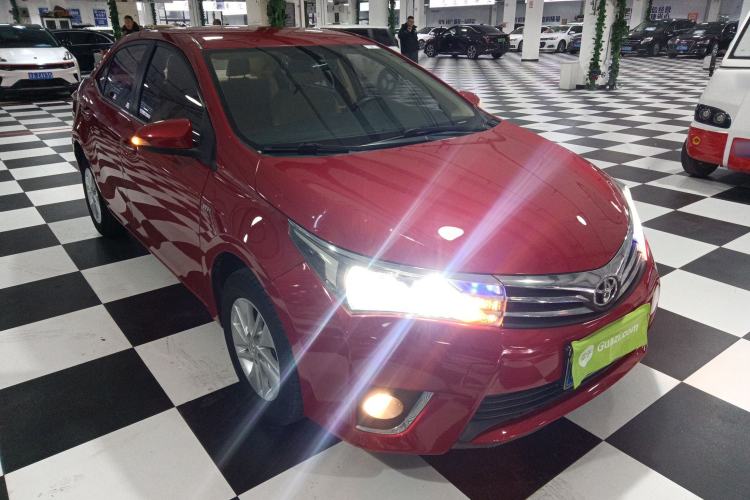 Used Toyota Corolla 2014 1.6L CVT GL Front Right 45 Deg