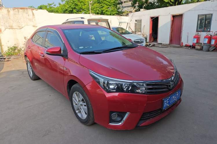 Used Toyota Corolla 2014 1.6L CVT GL Front Right 45 Deg
