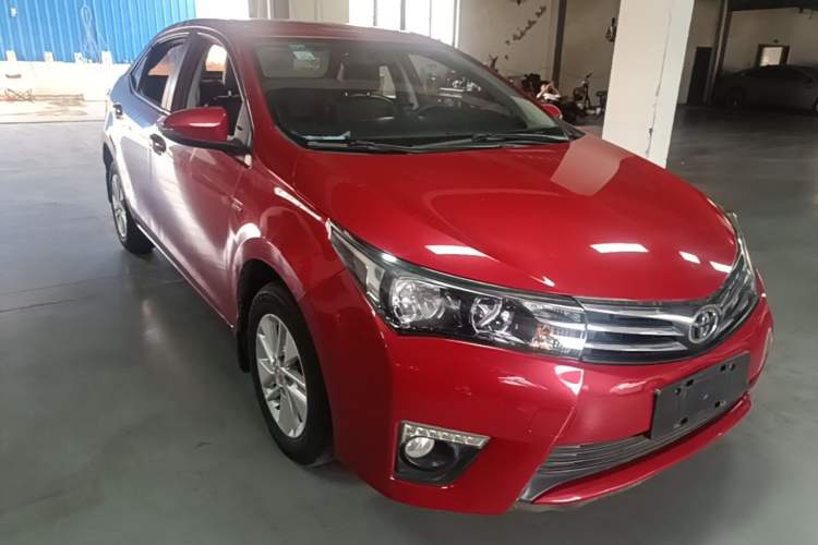 Used Toyota Corolla 2014 1.6L CVT GL Front Right 45 Deg