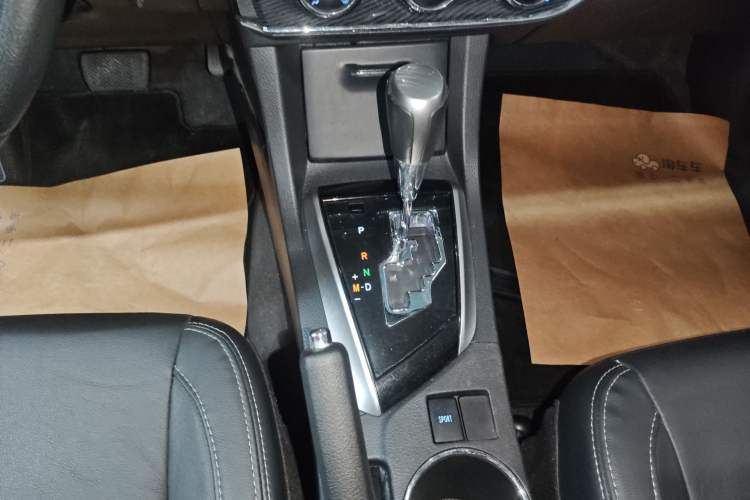 Used Toyota Corolla 2014 1.6L CVT GL-i Leather Edition Gear Lever