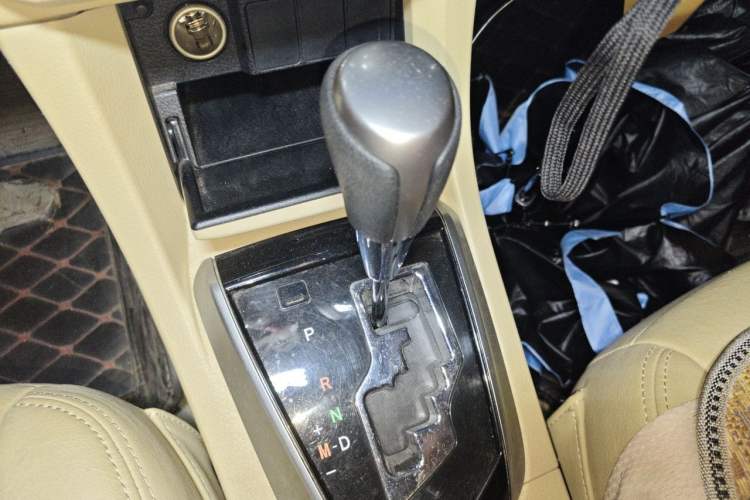 Used Toyota Corolla 2014 1.6L CVT GL-i Gear Lever