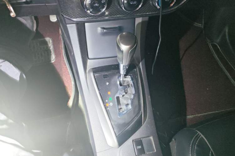 Used Toyota Corolla 2014 1.6L CVT GL-i Leather Edition Gear Lever