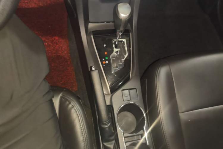 Used Toyota Corolla 2014 1.6L CVT GL-i Gear Lever