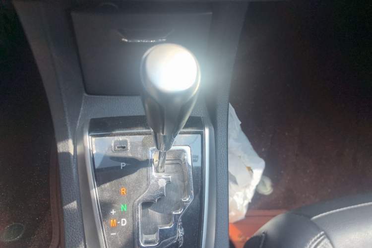 Used Toyota Corolla 2014 1.6L CVT GL-i Leather Edition Gear Lever