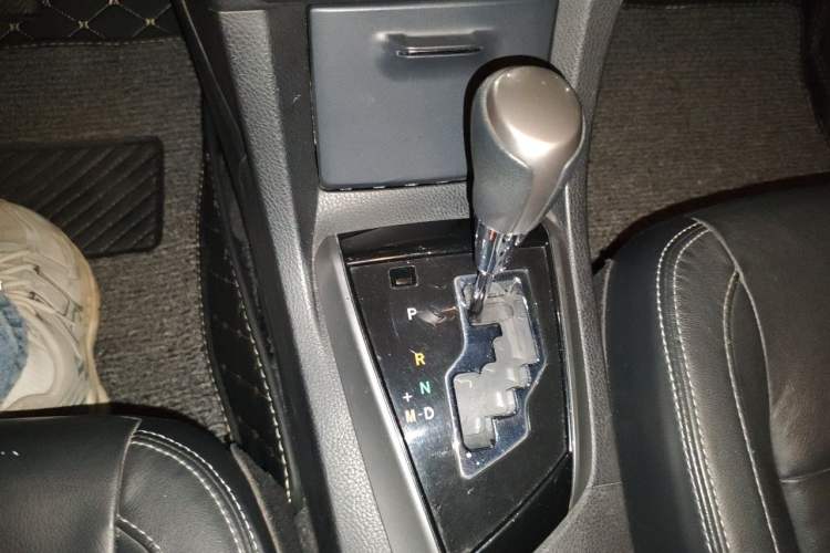 Used Toyota Corolla 2014 1.6L CVT GL-i Leather Edition Gear Lever