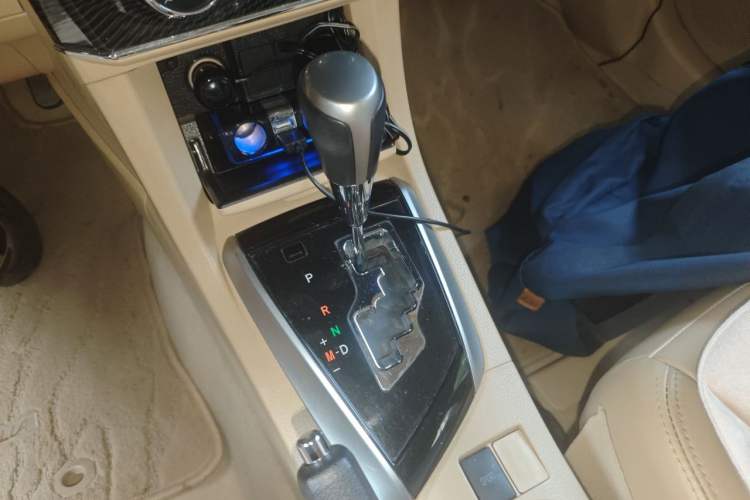 Used Toyota Corolla 2014 1.6L CVT GL-i Leather Edition Gear Lever