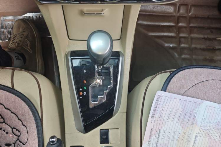 Used Toyota Corolla 2014 1.6L CVT GL-i Gear Lever