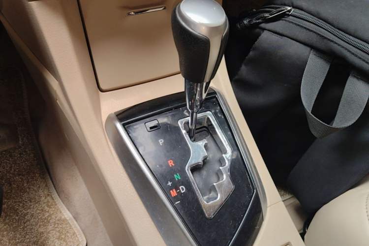 Used Toyota Corolla 2014 1.6L CVT GL-i Gear Lever