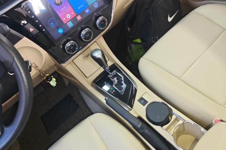 Used Toyota Corolla 2014 1.6L CVT GL-i Gear Lever