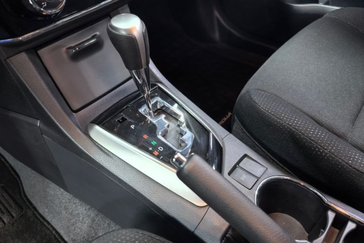 Used Toyota Corolla 2014 1.6L CVT GL Interior 4