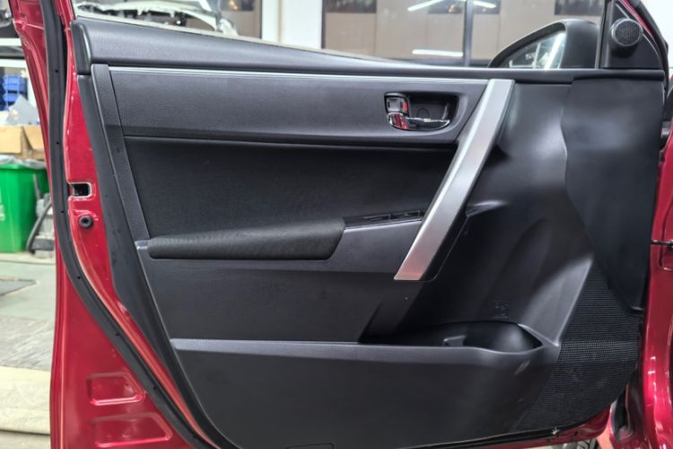 Used Toyota Corolla 2014 1.6L CVT GL Interior 5