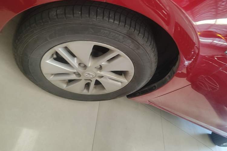 Used Toyota Corolla 2014 1.6L CVT GL Left Front Wheel Hub