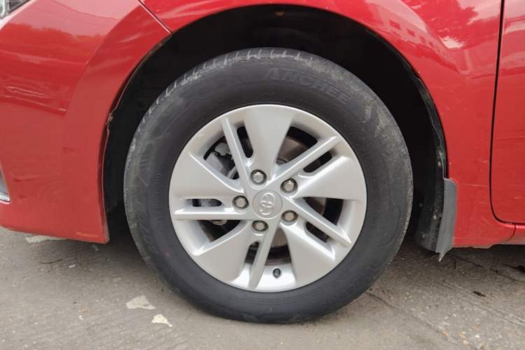 Used Toyota Corolla 2014 1.6L CVT GL-i Left Front Wheel Hub