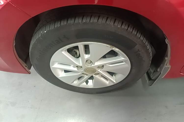Used Toyota Corolla 2014 1.6L CVT GL Left Front Wheel Hub