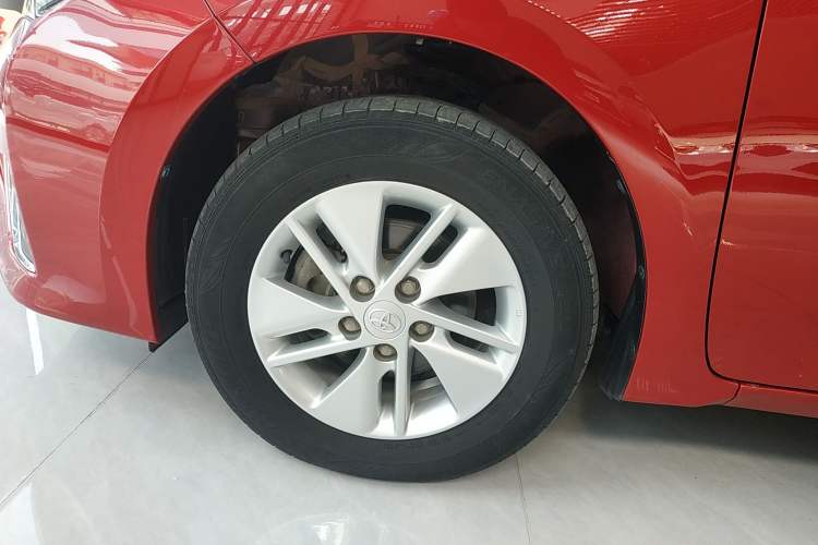 Used Toyota Corolla 2014 1.6L CVT GL Left Front Wheel Hub