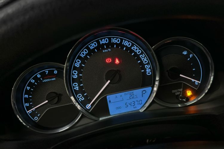 Used Toyota Corolla 2014 1.6L CVT GL Odometer Close Up