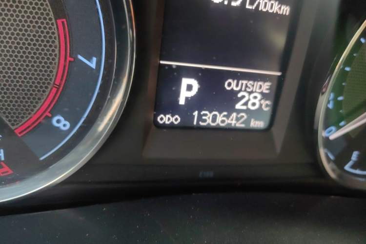 Used Toyota Corolla 2014 1.6L CVT GL-i Leather Edition Odometer Close Up