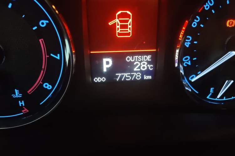 Used Toyota Corolla 2014 1.6L CVT GL-i Odometer Close Up