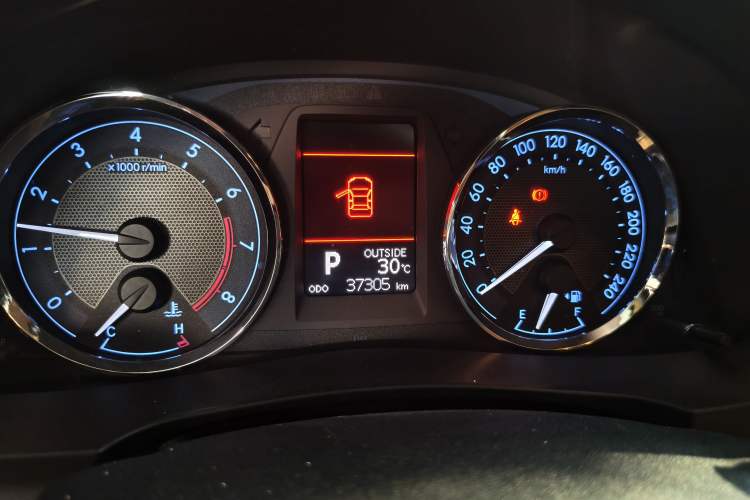 Used Toyota Corolla 2014 1.6L CVT GL-i Odometer Close Up